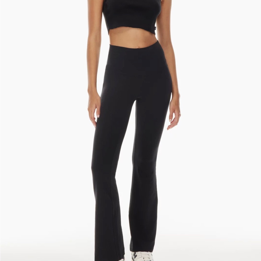 Aritzia TNA Chill Atmosphere Flare Hi-Rise Legging